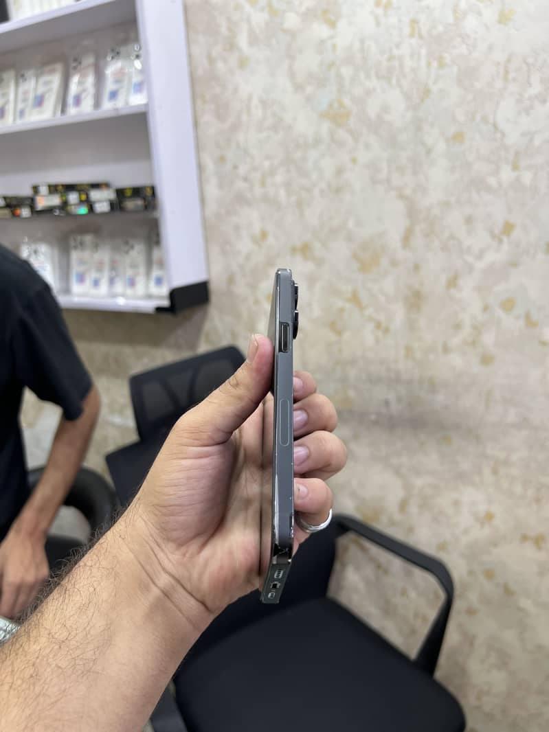 Apple iPhone 14 Pro Max 6