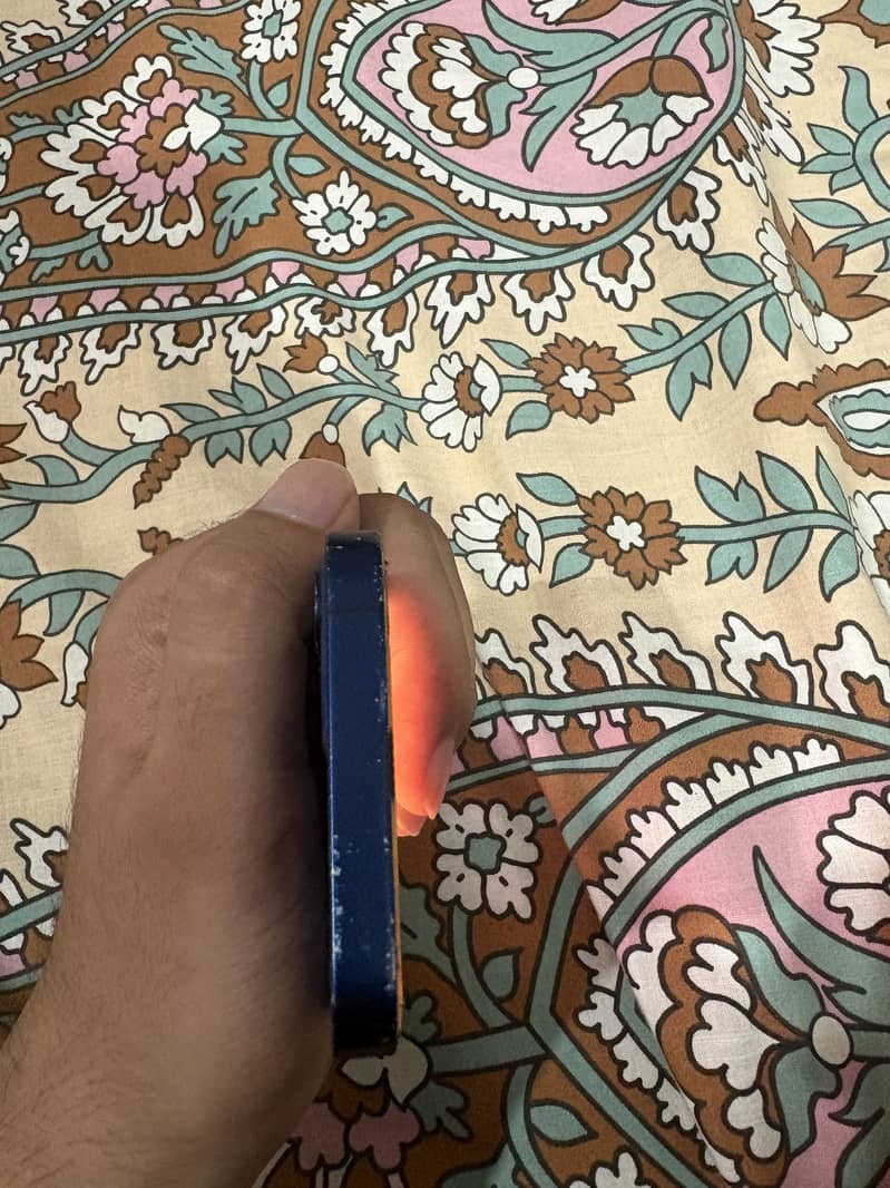 Apple iPhone 12 mini 6