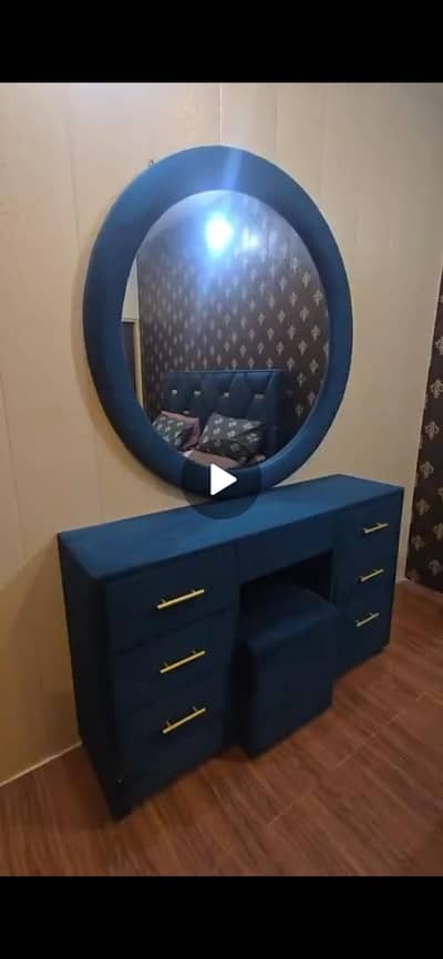 Complete bed set in fact room set