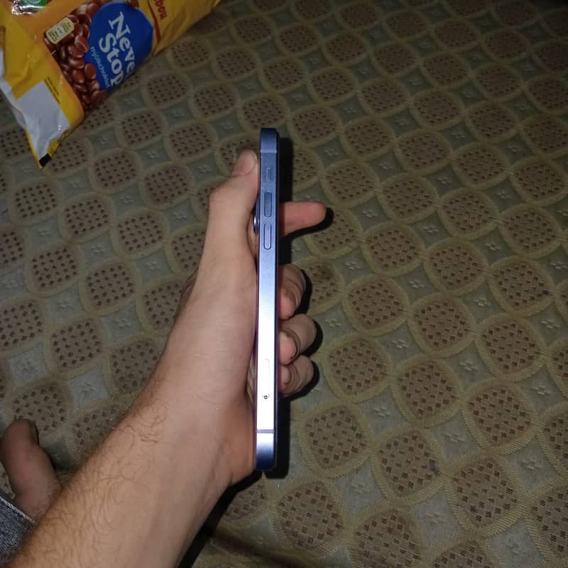 Apple iPhone 12 3