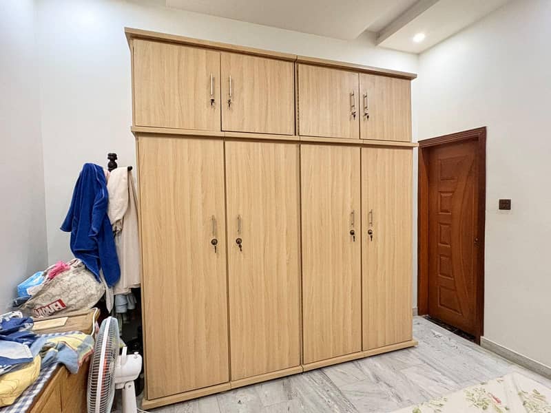 4 dooor wardrobe 0