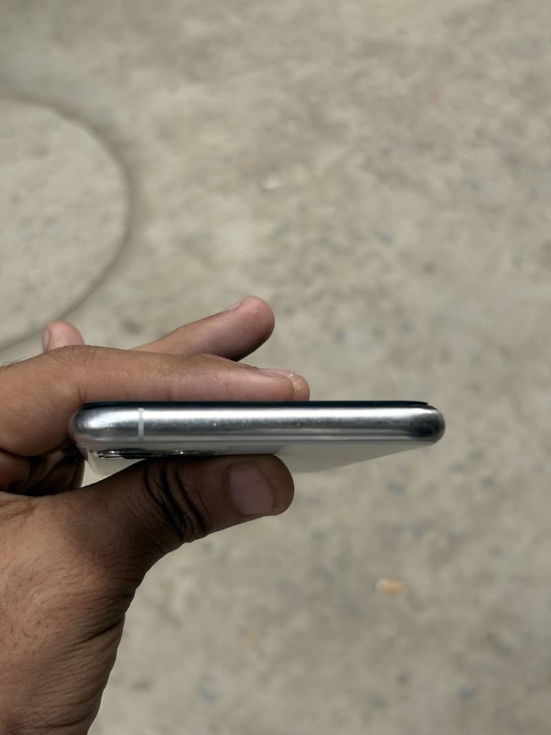 Apple iPhone 11 Pro Max 1