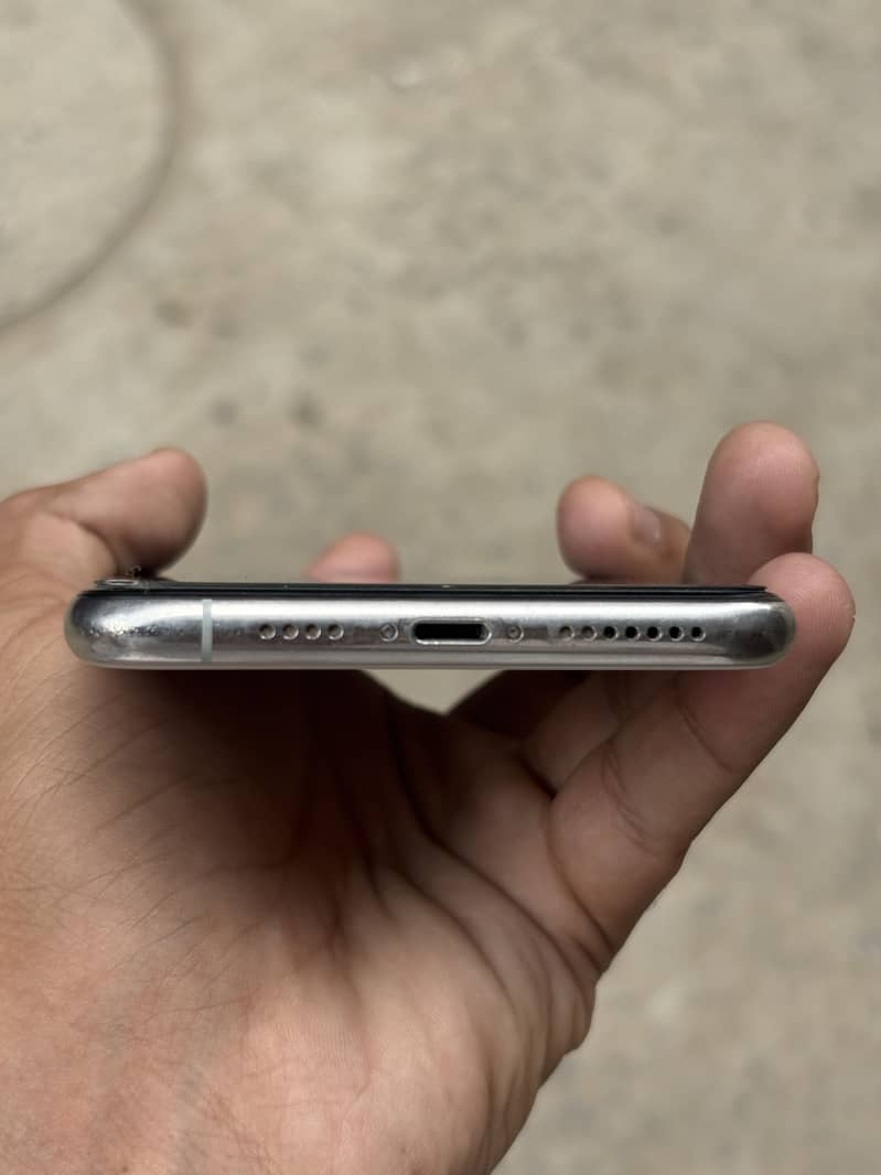 Apple iPhone 11 Pro Max 2