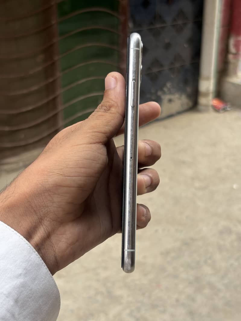 Apple iPhone 11 Pro Max 3