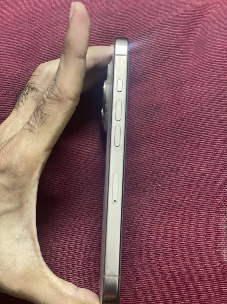 Apple iPhone 16 Pro 4