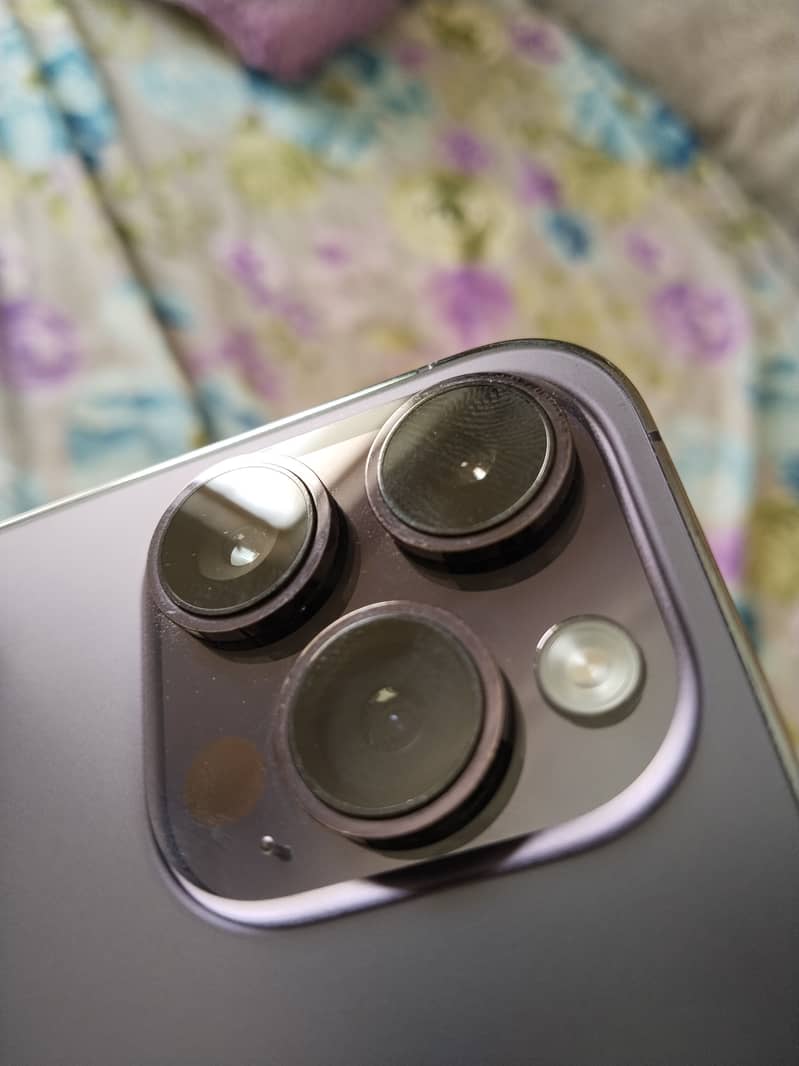 Apple iPhone 14 Pro Max 1
