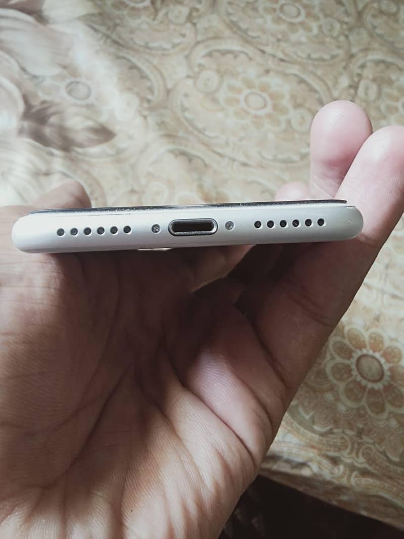 Apple iPhone 7 1