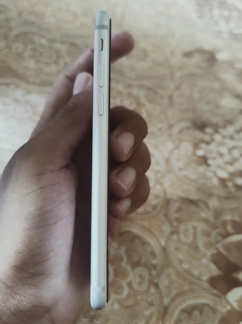 Apple iPhone 7 4