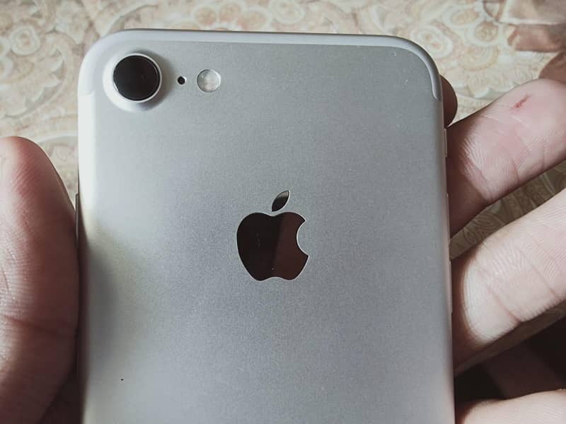 Apple iPhone 7 10