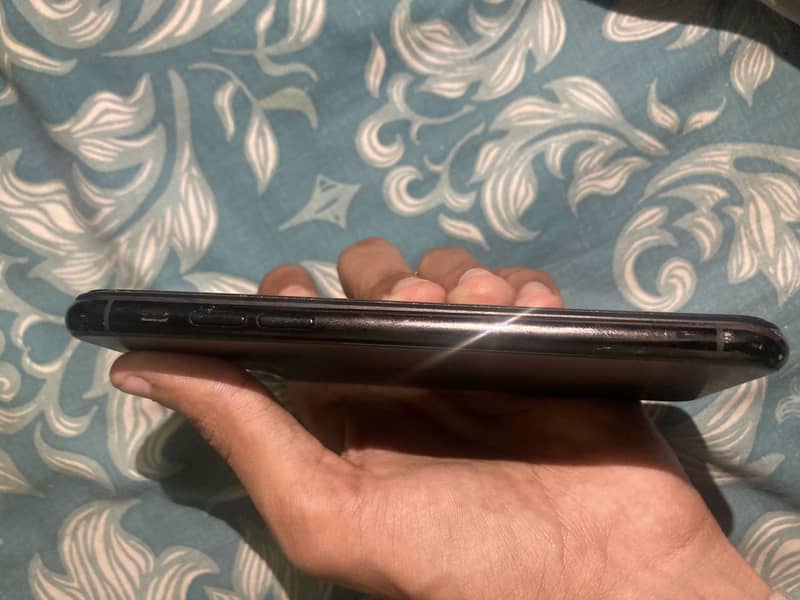 Apple iPhone 11 Pro 2