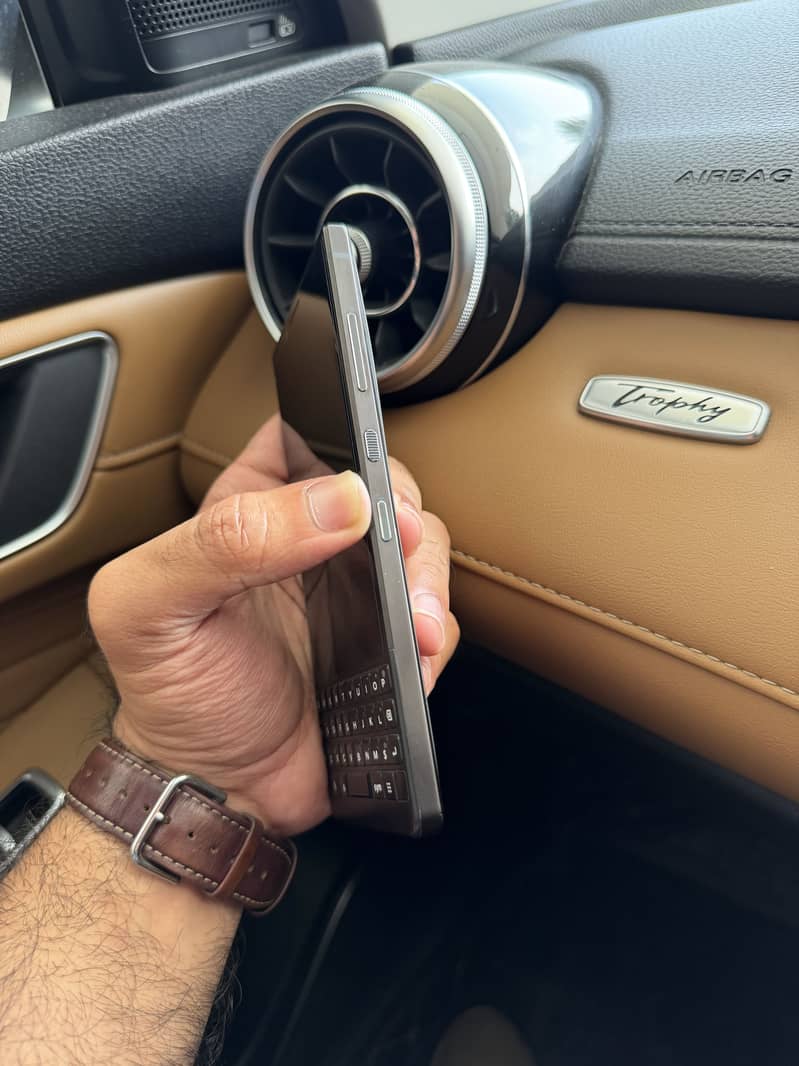 BlackBerry KEY2 3