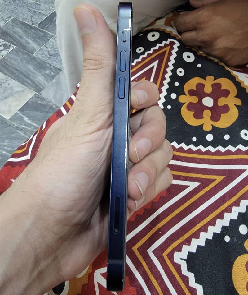 Apple iPhone 12 3