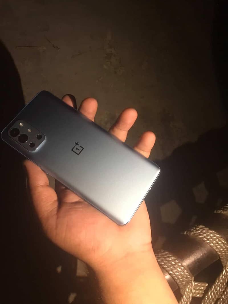 One Plus 9R 1
