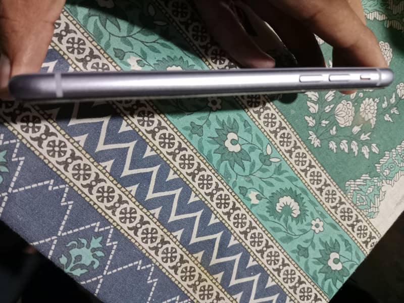 Apple iPhone 11 4