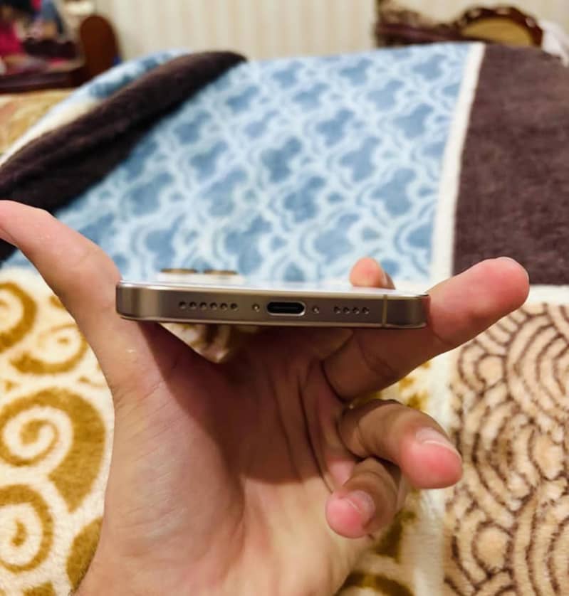 Apple iPhone 16 Pro Max 3