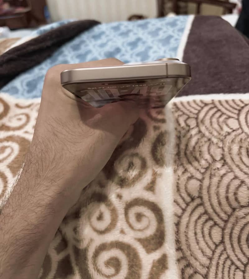 Apple iPhone 16 Pro Max 4