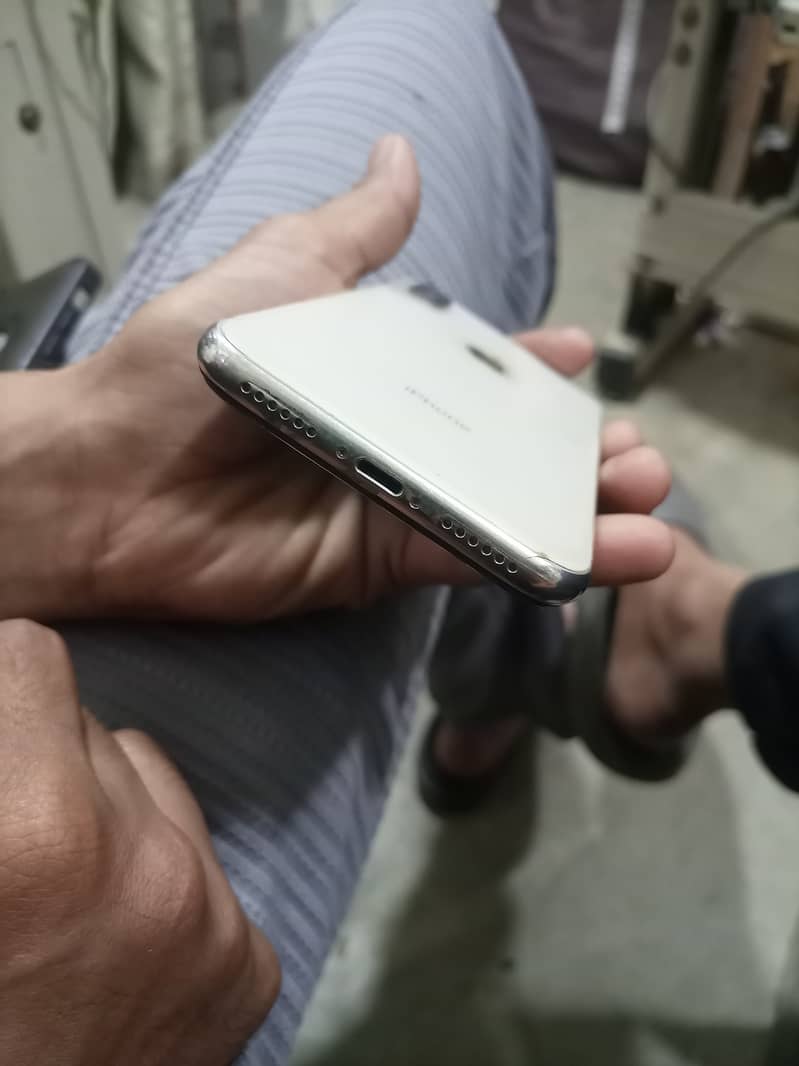 Apple iPhone X 3