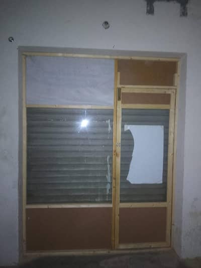 urgent ha shop Khali krni hai. bilkul new ha