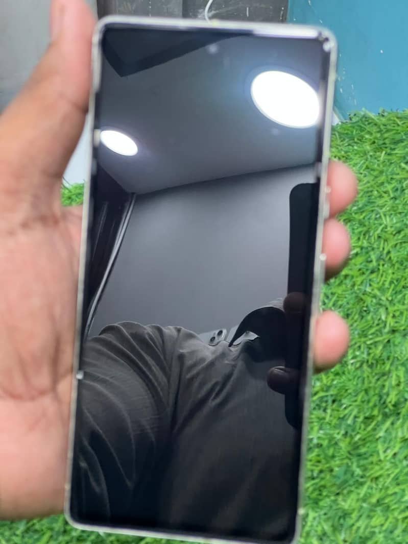 Google Pixel 7 4