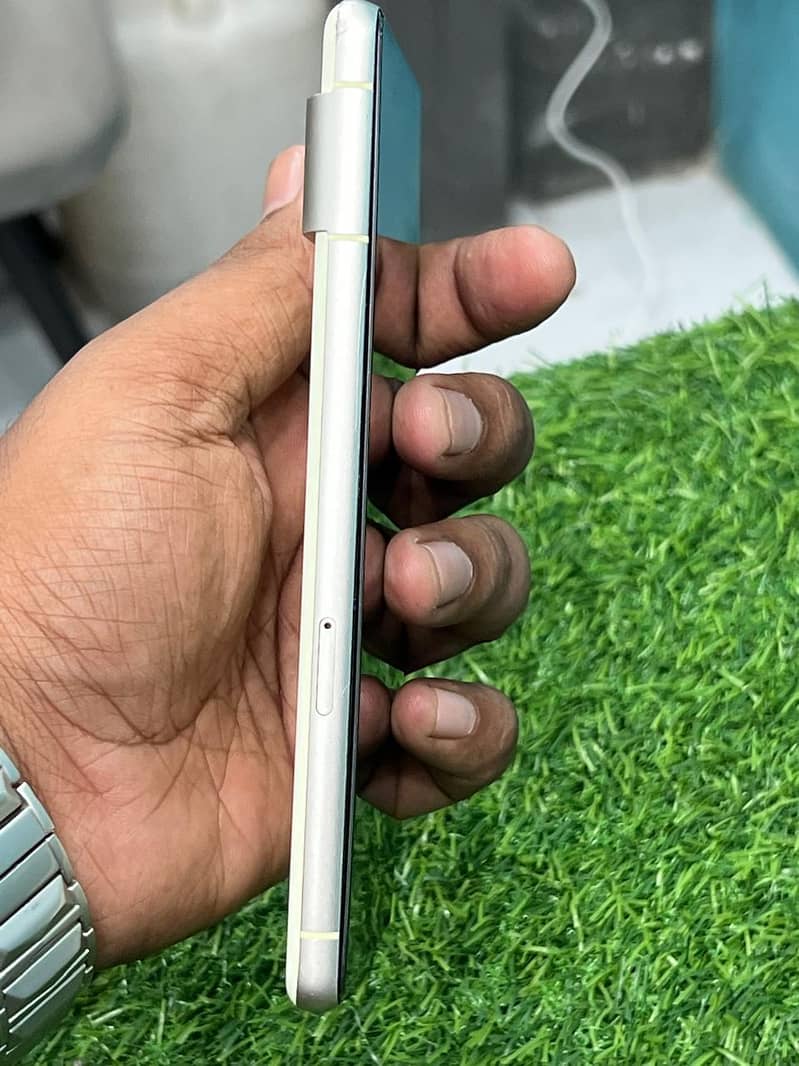 Google Pixel 7 5