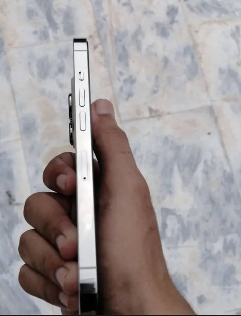Apple iPhone 13 Pro 4