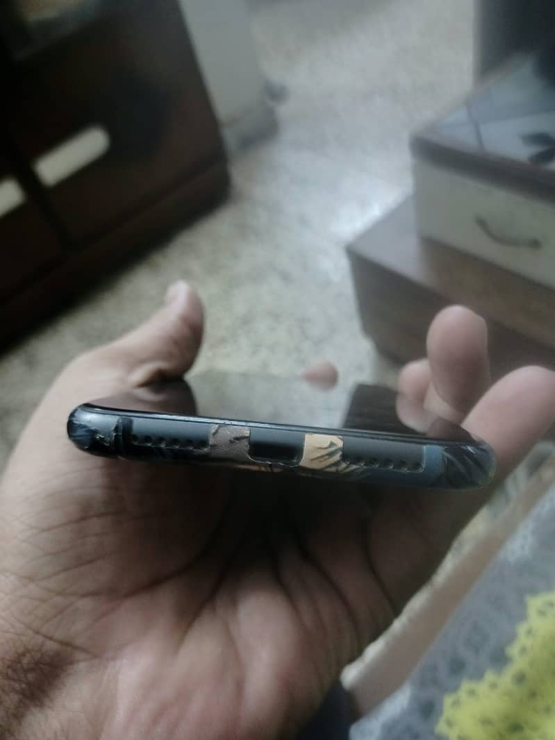 Apple iPhone 11 3