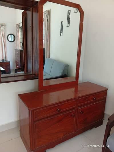 Dressing table with mirror