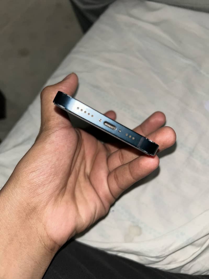 Apple iPhone 14 3
