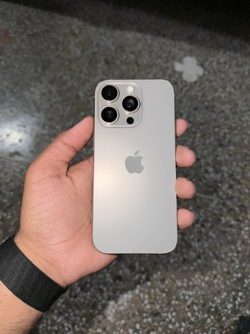 Apple iPhone 16 Pro 0