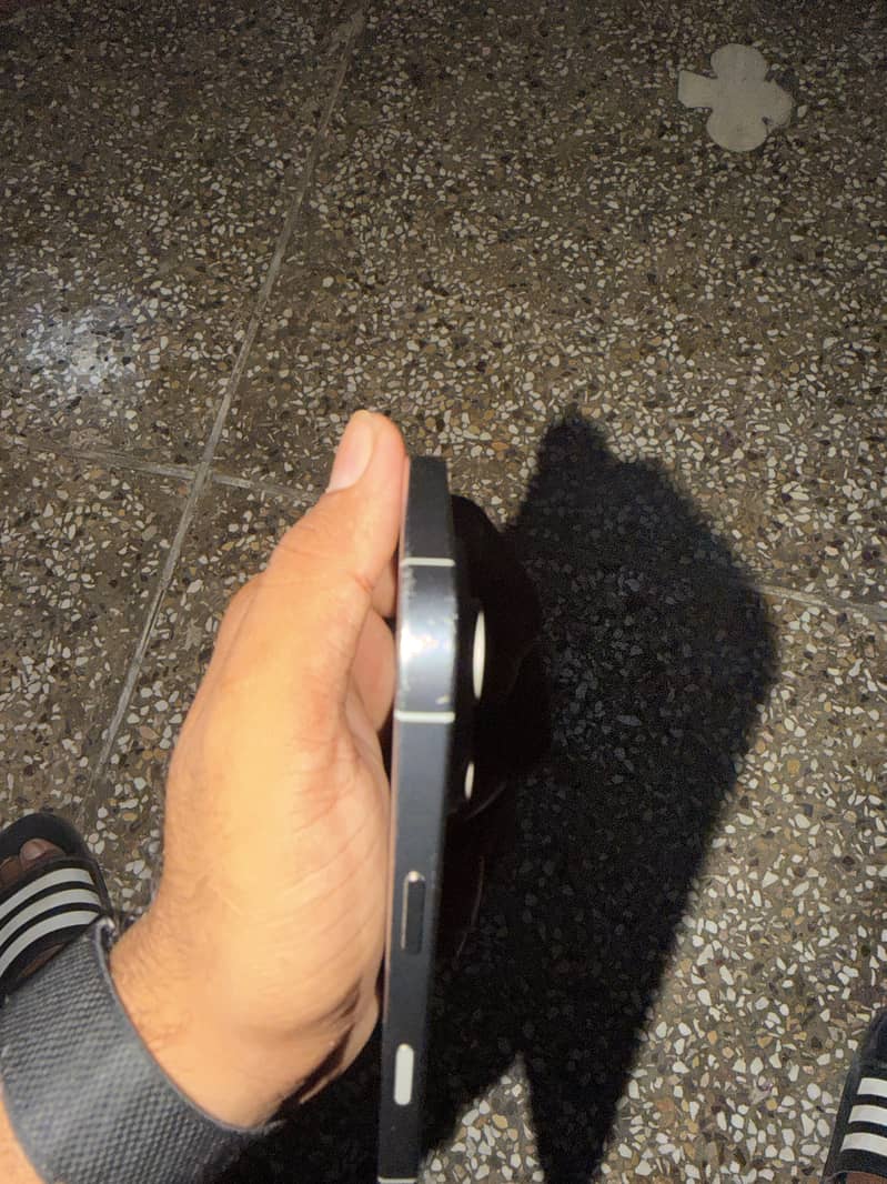 Apple iPhone 16 Pro 3