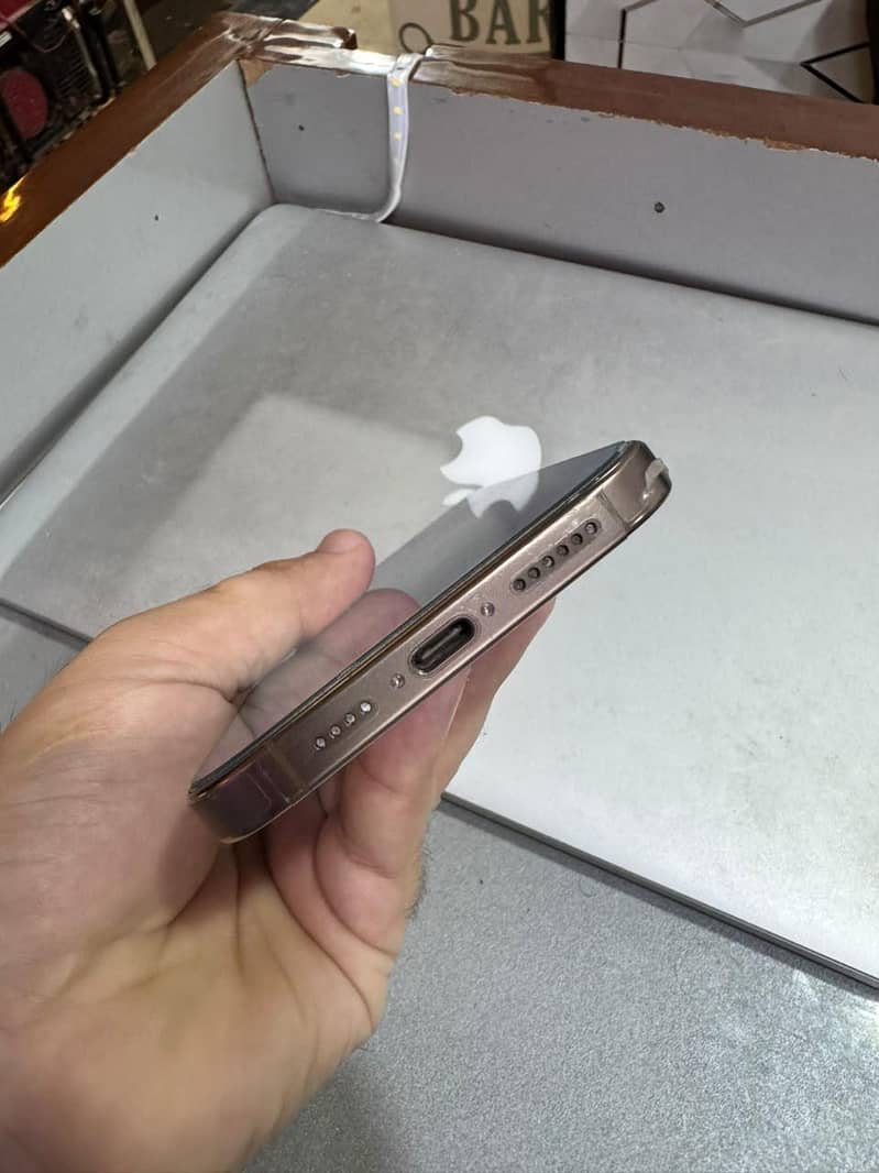 iphone 16 pro max (JV) 3