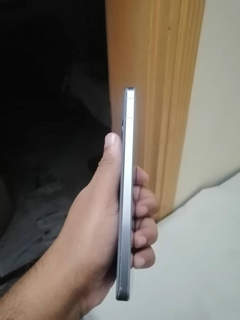 Sharp Aquos R7 4