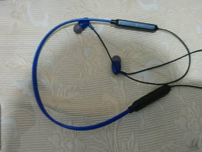 Bluetooth earphones