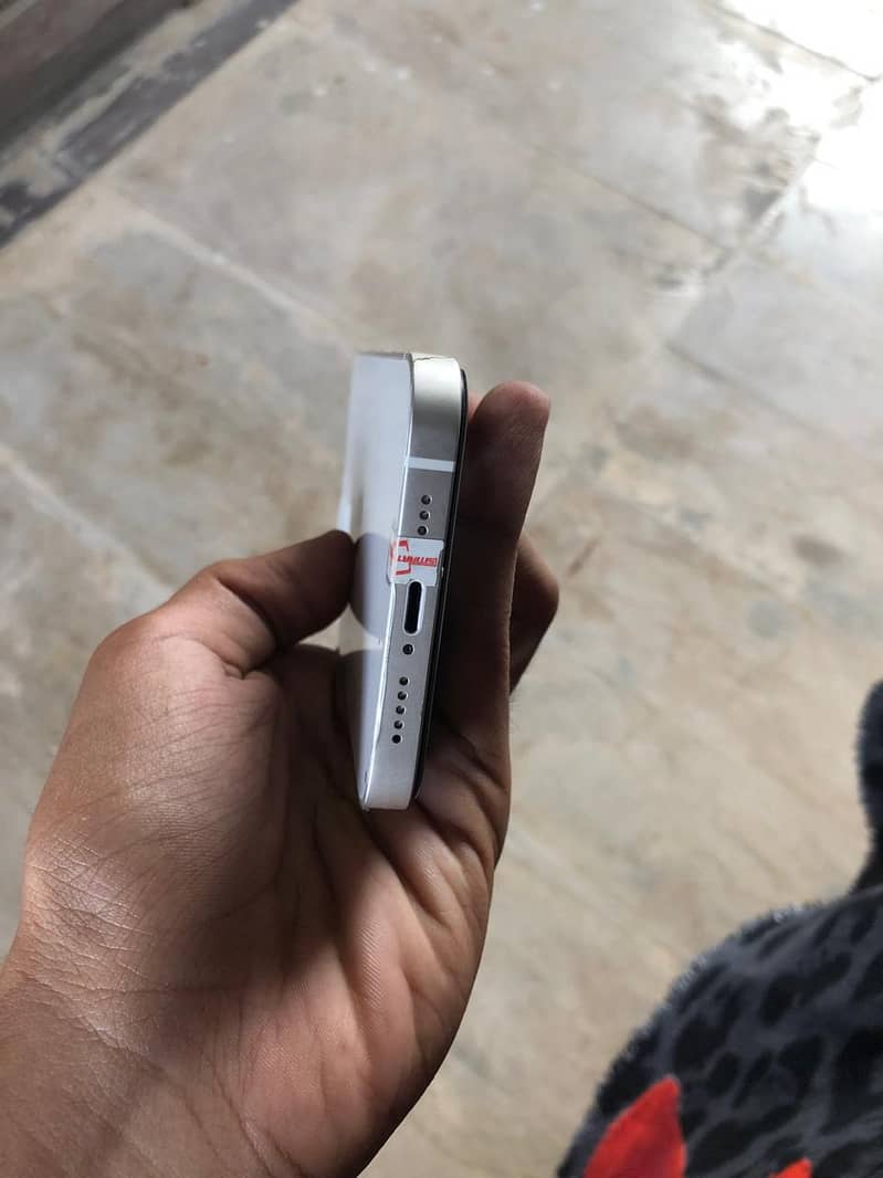 Apple iPhone 12 6
