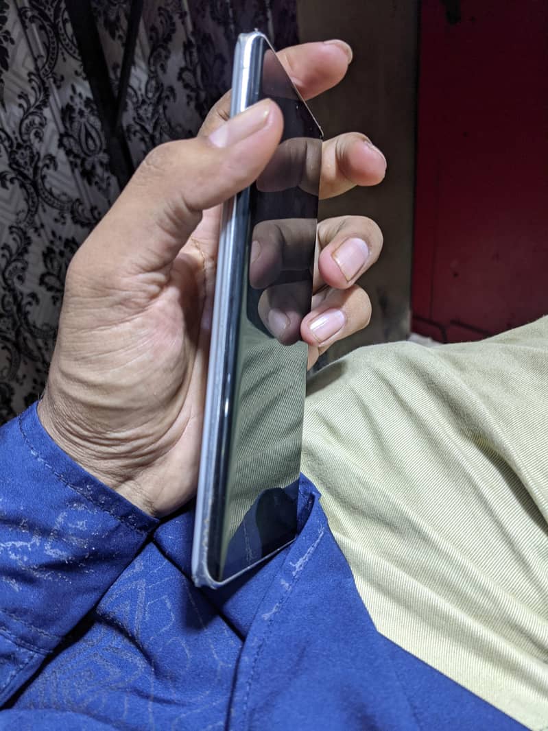 Sharp Aquos R6 1