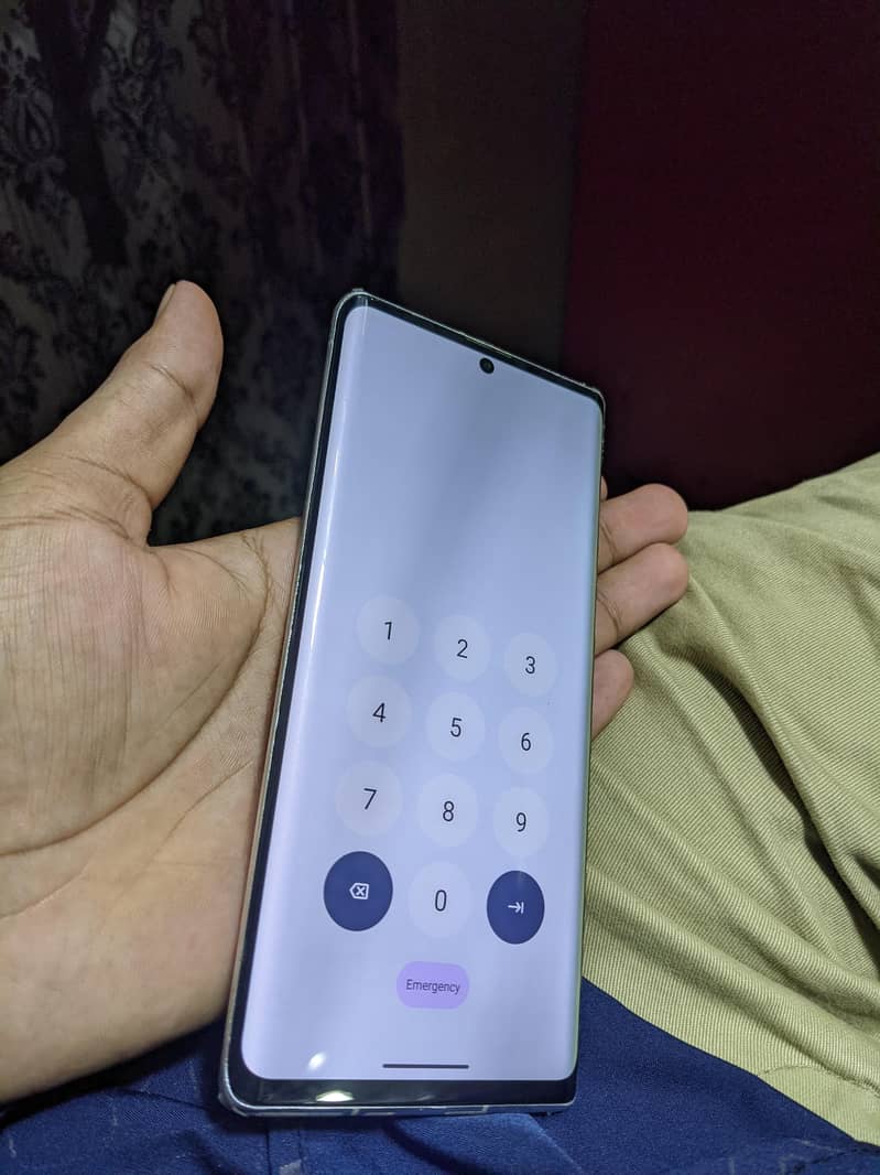 Sharp Aquos R6 5