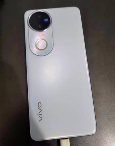 Vivo V50