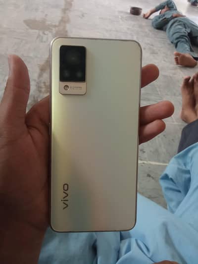 Vivo V21