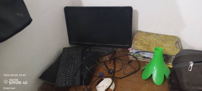 For Sale: Complete Desktop Computer Set - Monitor + CPU + Keyboard