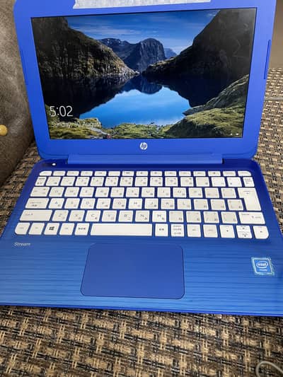 This device is an HP Stream compact laptop running Windows 10.