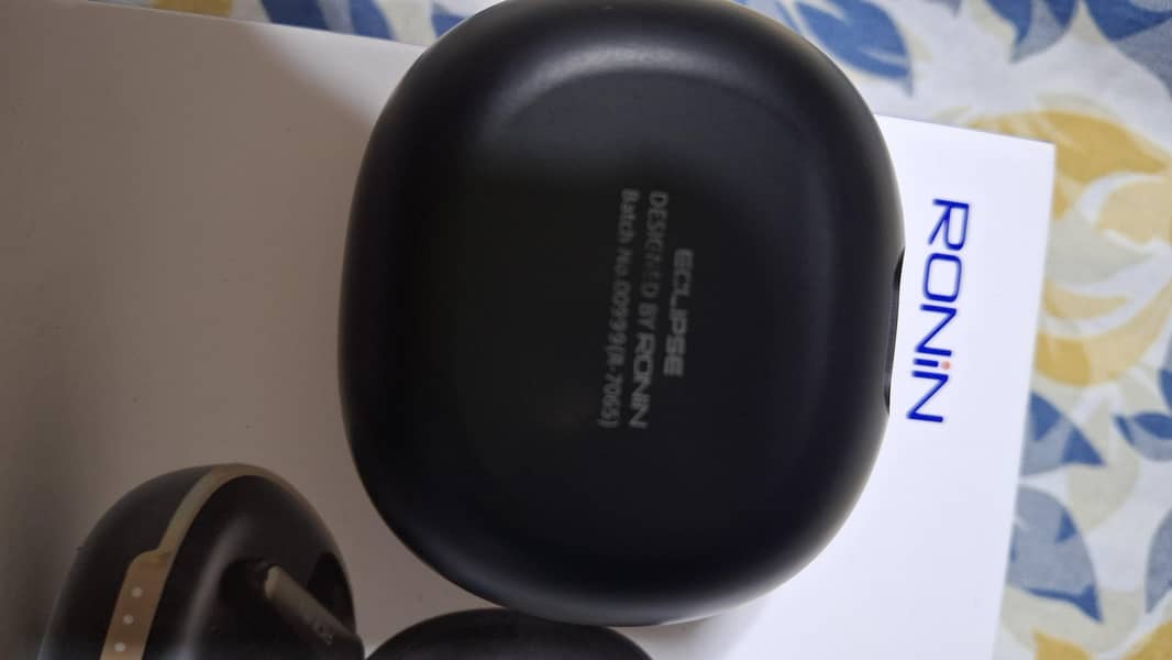 Ronin Eclipse Earbuds - Barely Used 3