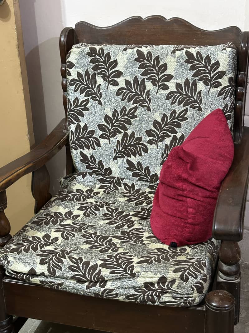 Sofa for Sell 0