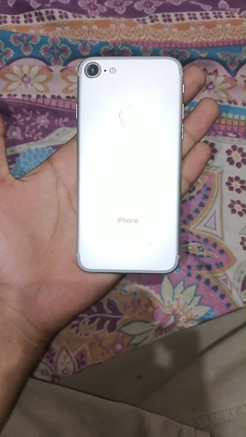 Apple iPhone 7 0