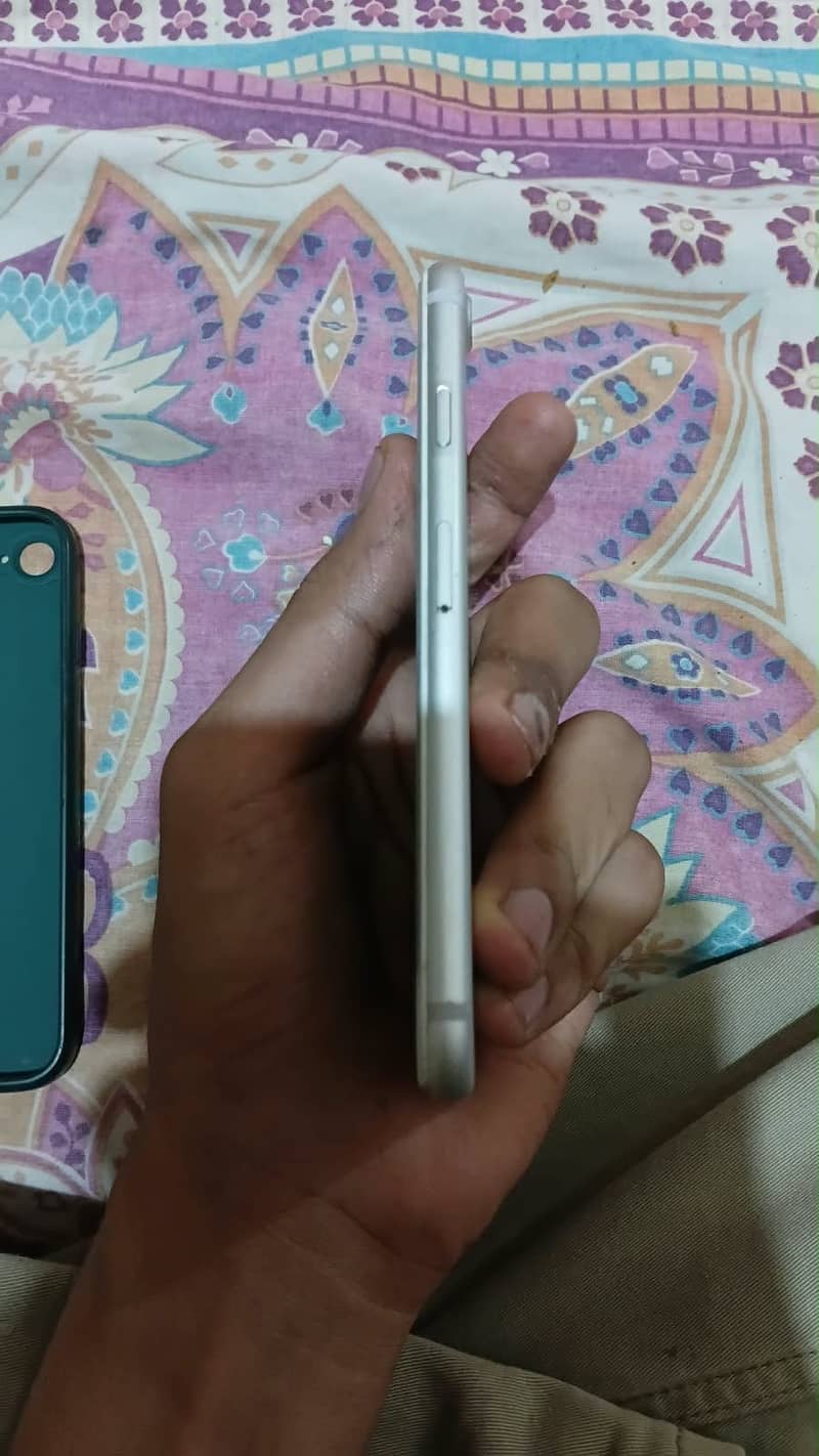 Apple iPhone 7 1