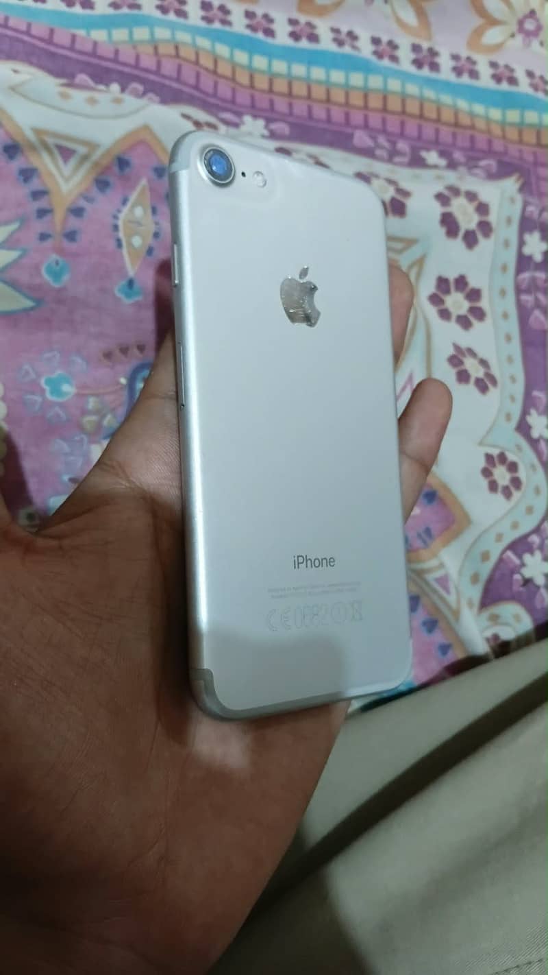 Apple iPhone 7 2