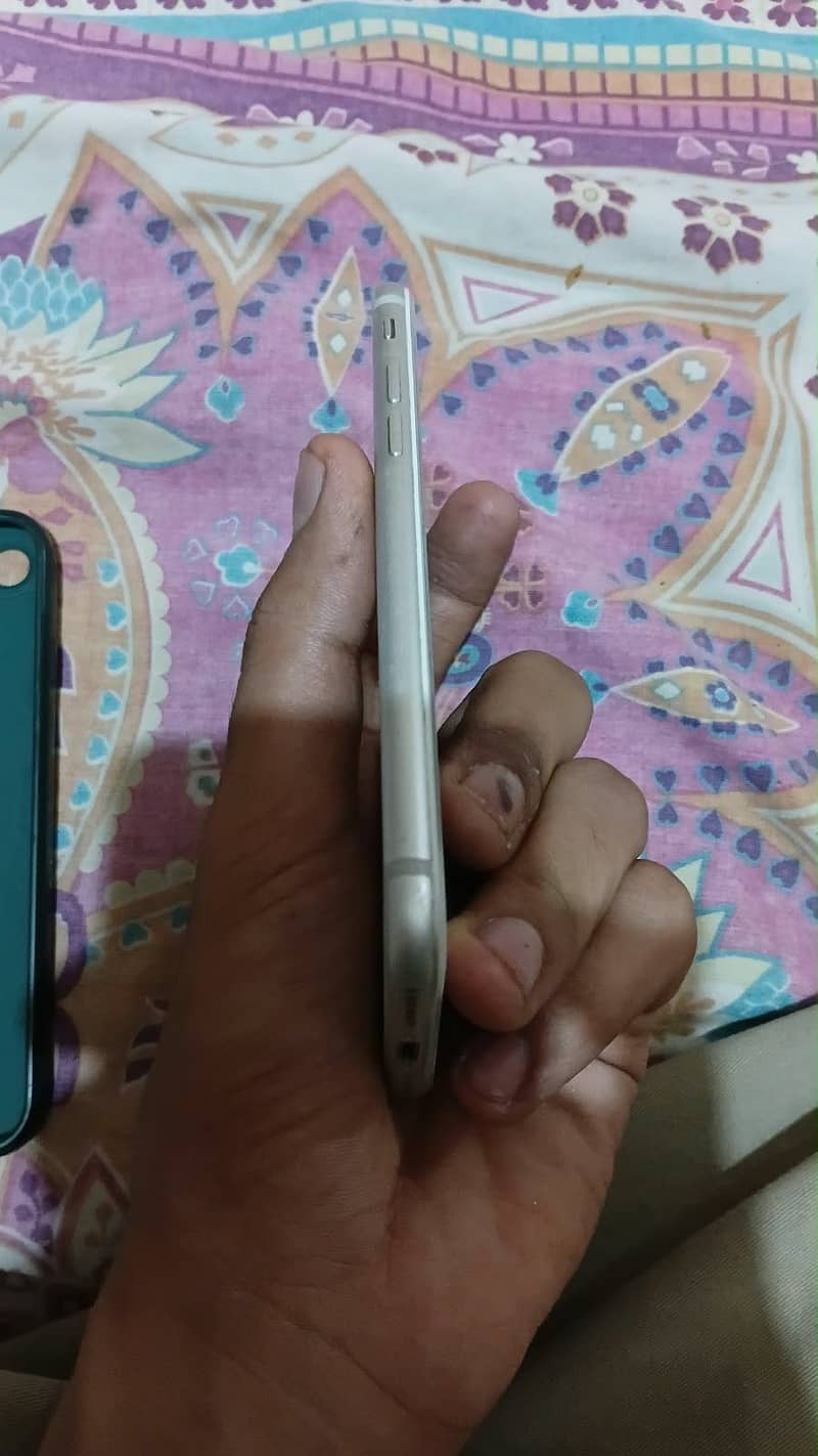Apple iPhone 7 4