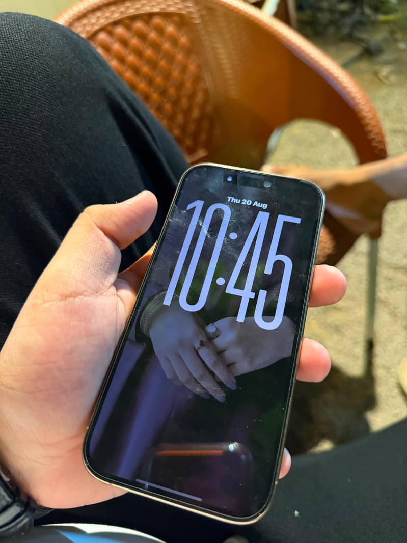 Apple iPhone 16 Pro 3