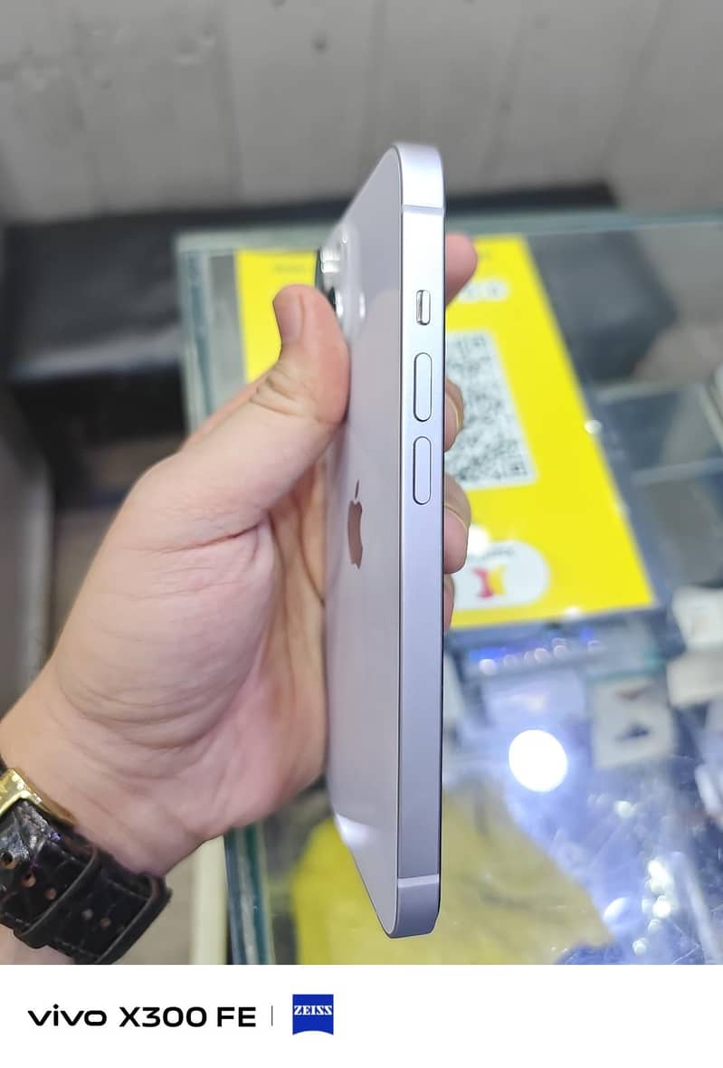 Apple iPhone 14 3