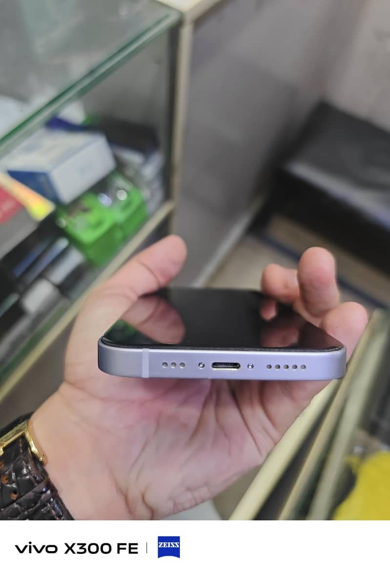 Apple iPhone 14 4