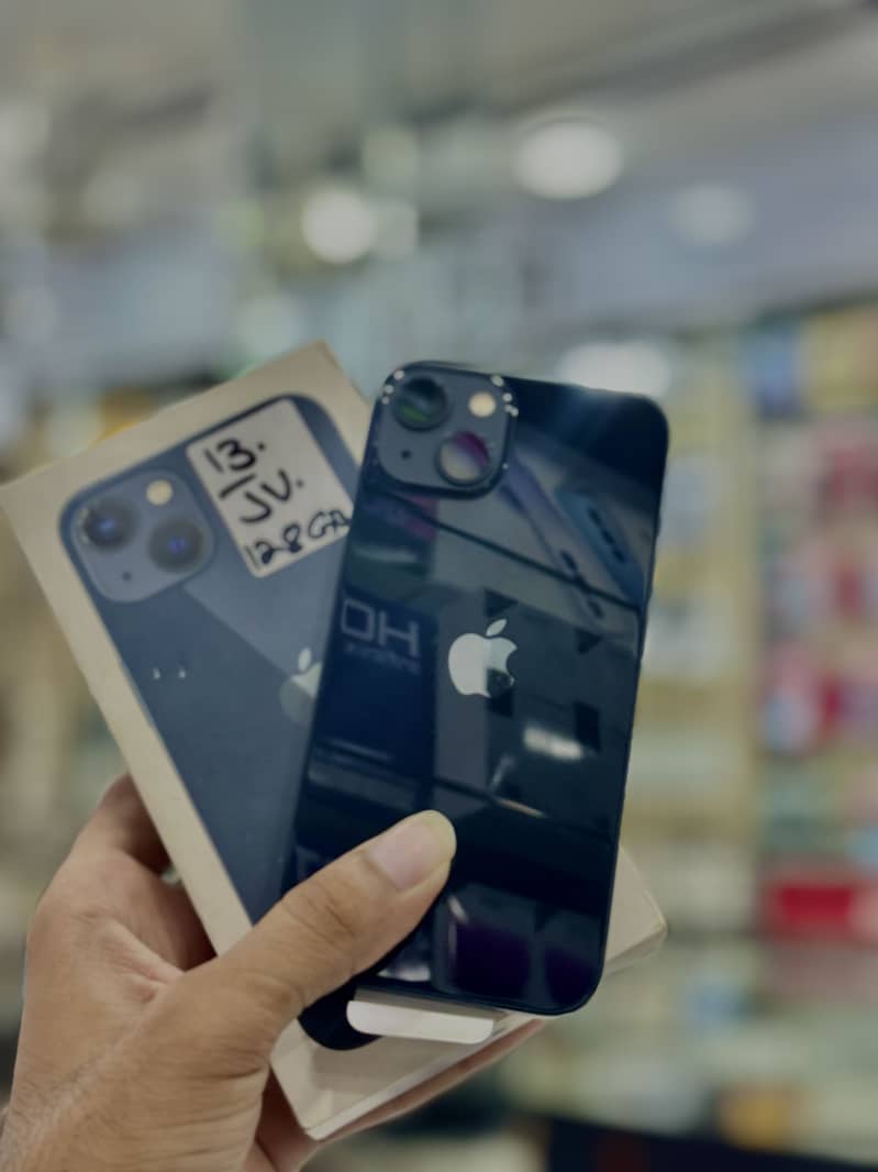 Apple iPhone 13 5